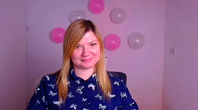 Snapshot of Lola_moree chatting on 02.17.25 Lola moree online show from 02.17.25