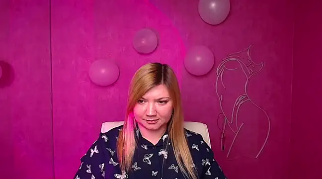 Snapshot of Lola_moree chatting on 02.18.25 Lola moree online show from 02.18.25