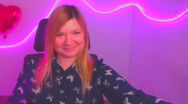 Snapshot of Lola_moree chatting on 02.22.25 Lola moree online show from 02.22.25