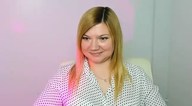Snapshot of Lola_moree chatting on 03.14.25 Lola moree online show from 03.14.25