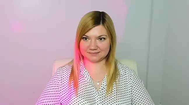 Snapshot of Lola_moree chatting on 03.14.25 Lola moree online show from 03.14.25