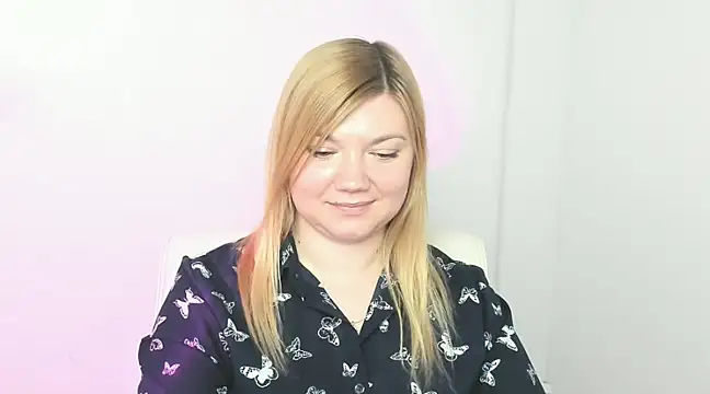 Snapshot of Lola_moree chatting on 03.17.25 Lola moree online show from 03.17.25