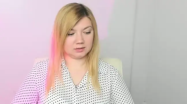 Snapshot of Lola_moree chatting on 03.20.25 Lola moree online show from 03.20.25