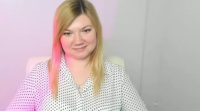Snapshot of Lola_moree chatting on 03.20.25 Lola moree online show from 03.20.25