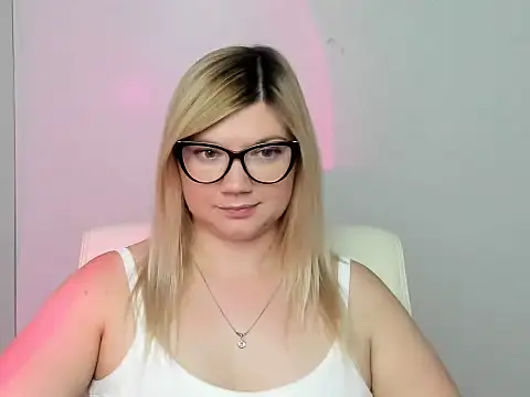 Snapshot of Lola_moree chatting on 09.09.25 Lola moree online show from 09.09.25