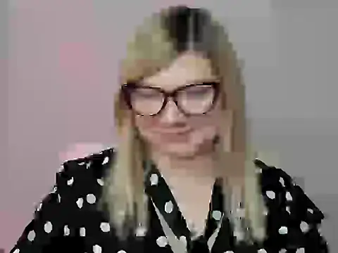 Snapshot of Lola_moree chatting on 10.09.25 Lola moree online show from 10.09.25