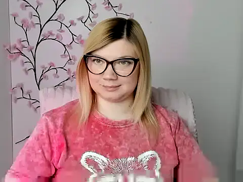 Snapshot of Lola_moree chatting on 05.05.26 Lola moree online show from 05.05.26