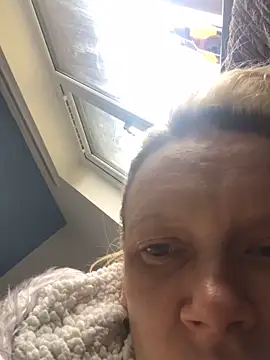 Snapshot of blondey206 chatting on 02.11.25 blondey206 online show from 02.11.25