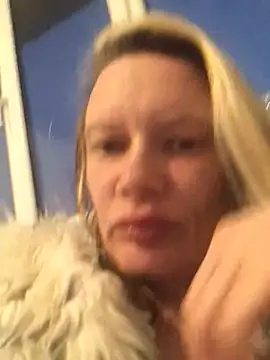 Snapshot of blondey206 chatting on 03.10.25 blondey206 online show from 03.10.25