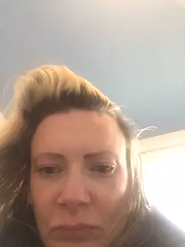 Snapshot of blondey206 chatting on 03.17.25 blondey206 online show from 03.17.25