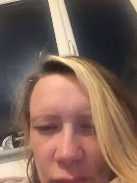 Snapshot of blondey206 chatting on 03.18.25 blondey206 online show from 03.18.25