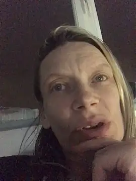 Snapshot of blondey206 chatting on 03.27.26 blondey206 online show from 03.27.26