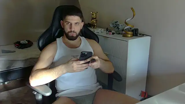 Snapshot of lucas_kazimm chatting on 02.06.25 lucas kazimm online show from 02.06.25