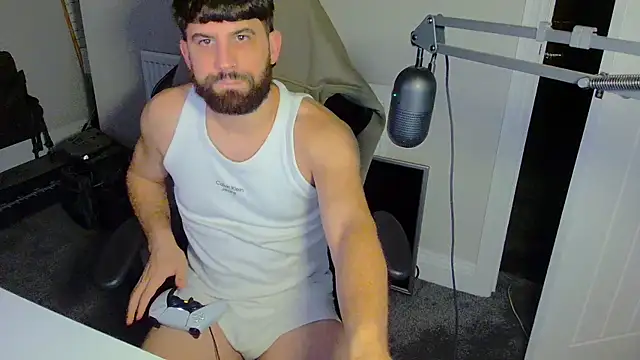 Snapshot of lucas_kazimm chatting on 11.13.25 lucas kazimm online show from 11.13.25