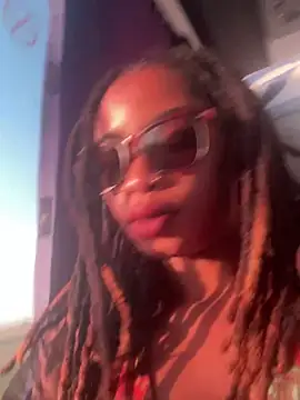 Snapshot of ZinaFreak chatting on 03.09.25 ZinaFreak online show from 03.09.25