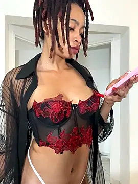 Snapshot of ZinaFreak chatting on 10.12.25 ZinaFreak online show from 10.12.25