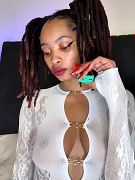 Snapshot of ZinaFreak chatting on 10.20.25 ZinaFreak online show from 10.20.25