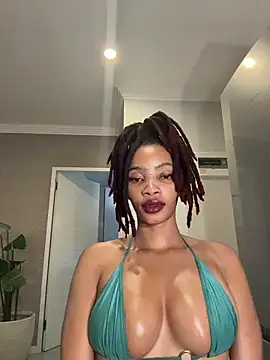 Snapshot of ZinaFreak chatting on 10.26.25 ZinaFreak online show from 10.26.25