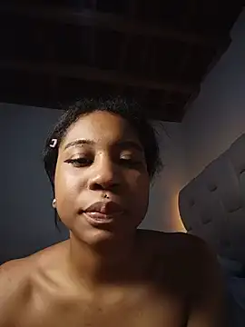 Snapshot of Zaira_Rose_ chatting on 06.25.26 Zaira Rose online show from 06.25.26