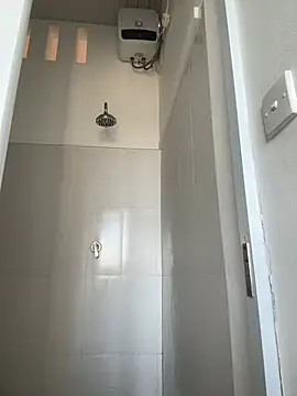 Snapshot of valure_lera chatting on 02.28.25 valure lera online show from 02.28.25