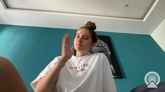 Snapshot of valure_lera chatting on 03.04.25 valure lera online show from 03.04.25