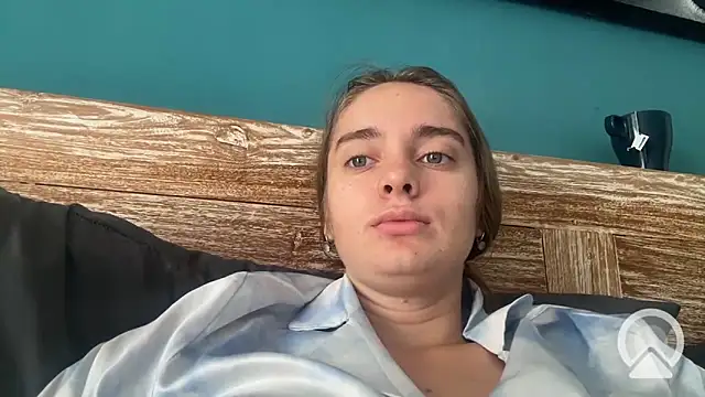 Snapshot of valure_lera chatting on 03.19.25 valure lera online show from 03.19.25