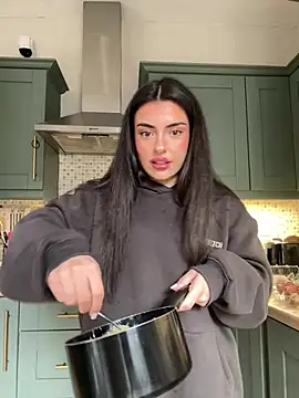 Snapshot of cute_carly_ chatting on 03.16.25 cute carly online show from 03.16.25