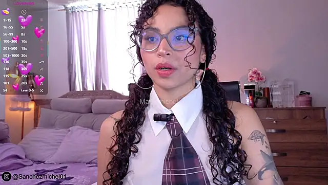 Snapshot of Marivimichel1 chatting on 10.18.25 Marivimichel1 online show from 10.18.25