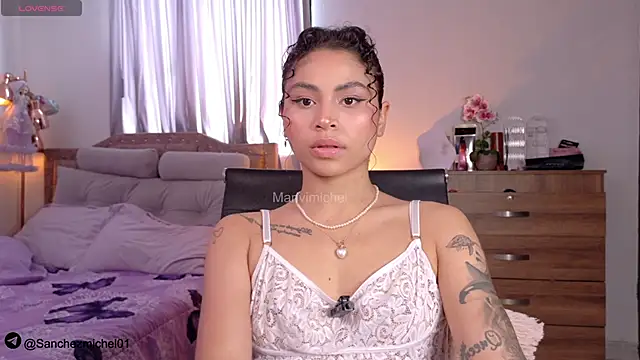Snapshot of Marivimichel1 chatting on 10.21.25 Marivimichel1 online show from 10.21.25