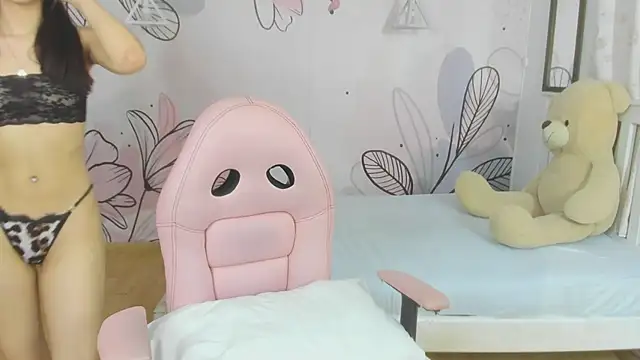 mia vanucci1 online show from 02.26.25