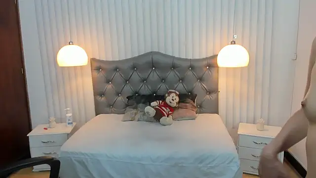 mia vanucci1 online show from 03.12.25