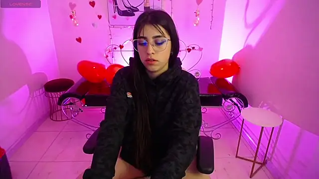 Adri Gomez  online show from 02.15.25