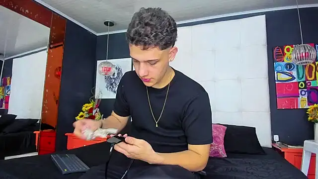 Snapshot of Thomas_May4rs chatting on 03.12.25 Thomas May4rs online show from 03.12.25