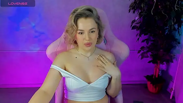 Nikki Kai online show from 03.11.25