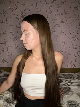 Snapshot of Arielle_Swan chatting on 10.25.25 Arielle Swan online show from 10.25.25