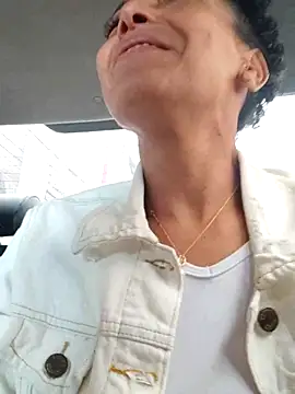 Lunasquirt1985 online show from 02.19.25