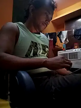 Snapshot of bigcock_thick chatting on 10.21.25 bigcock thick online show from 10.21.25