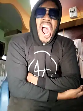 Snapshot of bigcock_thick chatting on 10.29.25 bigcock thick online show from 10.29.25