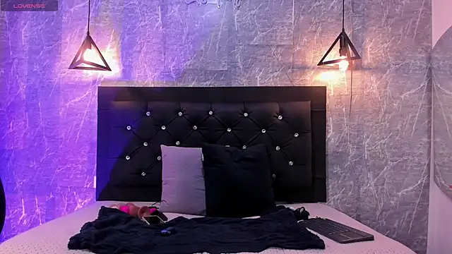 Snapshot of emberhodson chatting on 10.06.25 emberhodson online show from 10.06.25