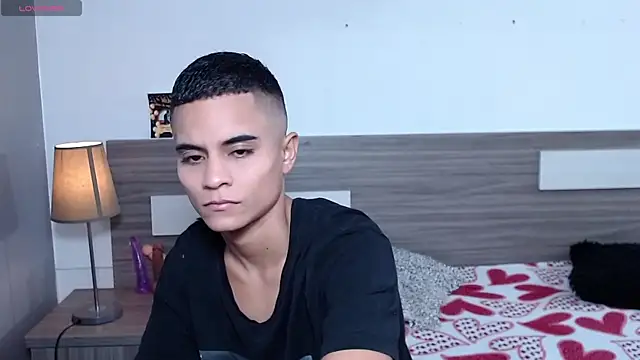 Liiamthompson online show from 11.22.25