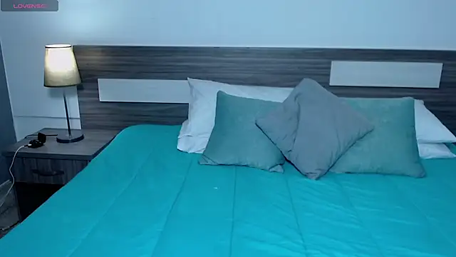 Liiamthompson online show from 02.25.26