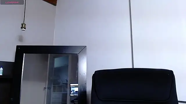 Liiamthompson online show from 04.22.26
