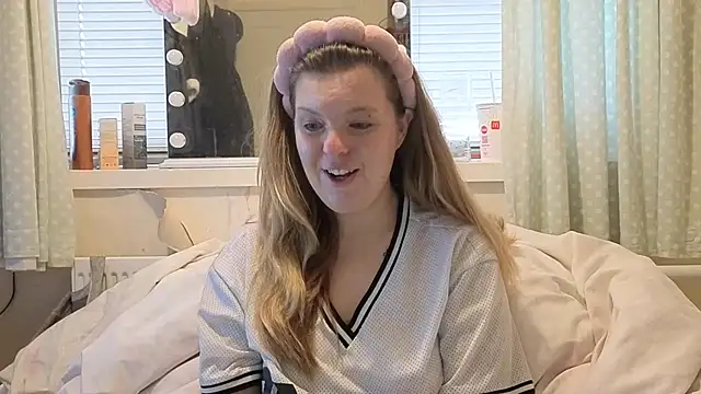 Demi WelshX online show from 11.20.25