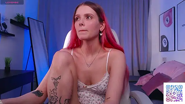 Gretchen Mol online show from 03.08.26