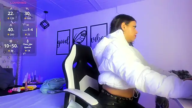 Snapshot of nicolee_millerr chatting on 11.13.25 nicolee millerr online show from 11.13.25