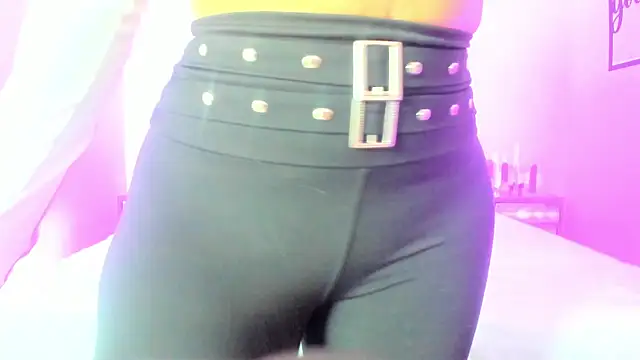 Snapshot of nicolee_millerr chatting on 11.29.25 nicolee millerr online show from 11.29.25