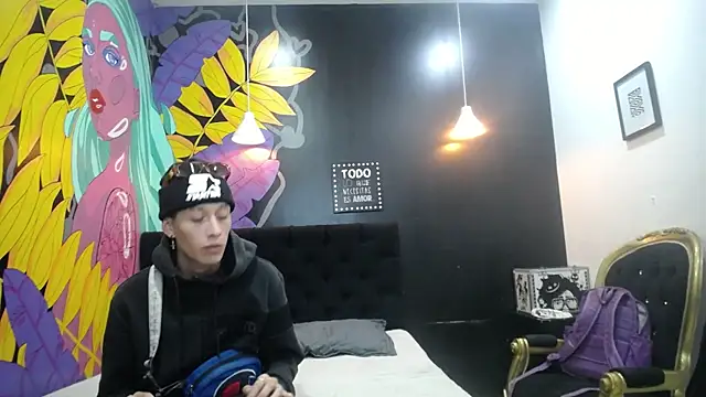 Snapshot of SimonAndJocelyn chatting on 02.11.25 SimonAndJocelyn online show from 02.11.25