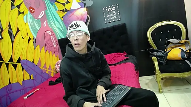 Snapshot of SimonAndJocelyn chatting on 03.14.25 SimonAndJocelyn online show from 03.14.25