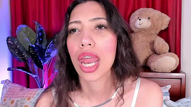 Snapshot of Miss_veronicaa2 chatting on 10.07.25 Miss veronicaa2 online show from 10.07.25