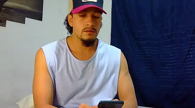 Snapshot of Keiviid chatting on 03.04.25 Keiviid online show from 03.04.25